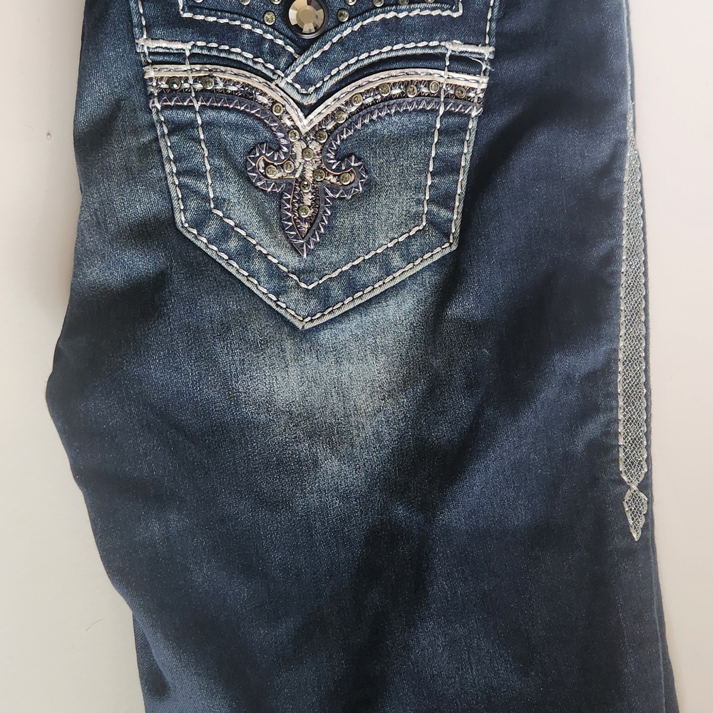 Women's Blue Jeans with Embellished Pocket